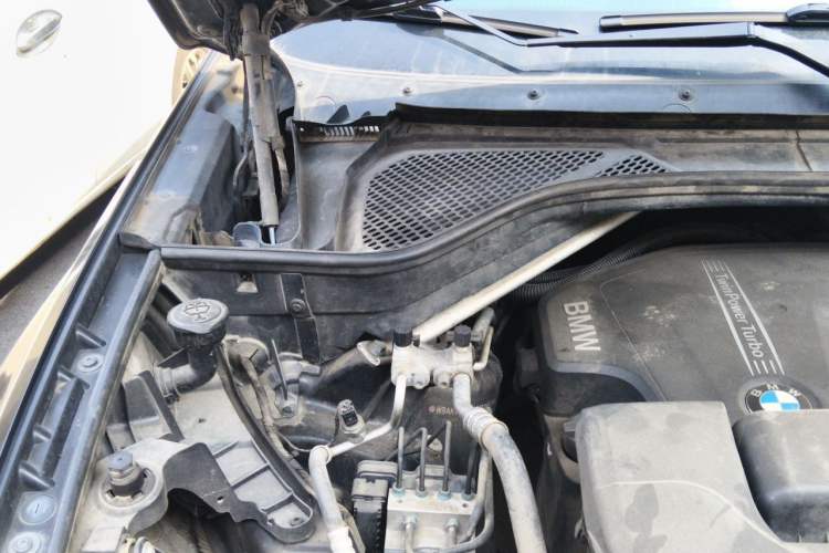 Used BMW X6 2015 xDrive28i Engine Bay Right