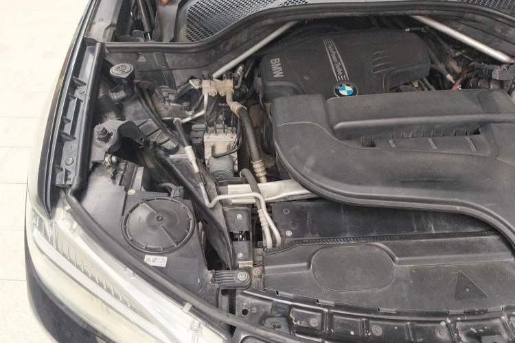 Used BMW X6 2015 xDrive28i Engine Bay Right