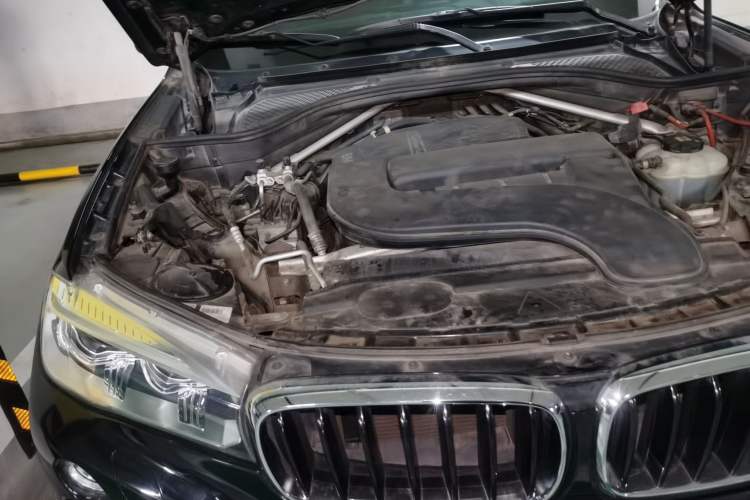 Used BMW X6 2015 xDrive28i Engine Bay Right