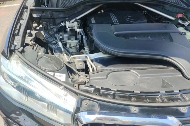 Used BMW X6 2015 xDrive28i Engine Bay Right