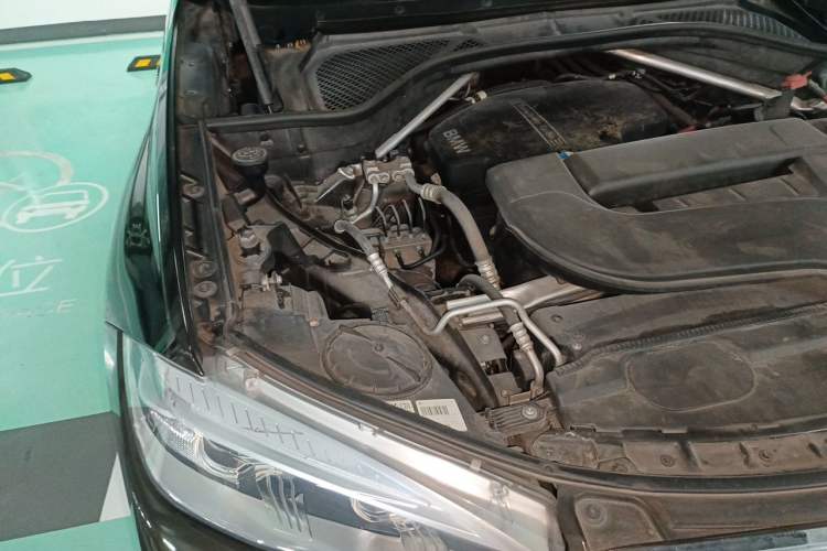 Used BMW X6 2015 xDrive28i Engine Bay Right