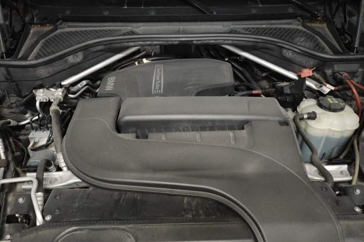Used BMW X6 2015 xDrive28i Engine Bay