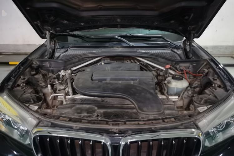 Used BMW X6 2015 xDrive28i Engine Bay