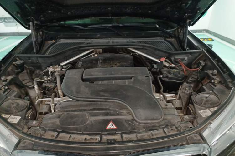 Used BMW X6 2015 xDrive28i Engine Bay
