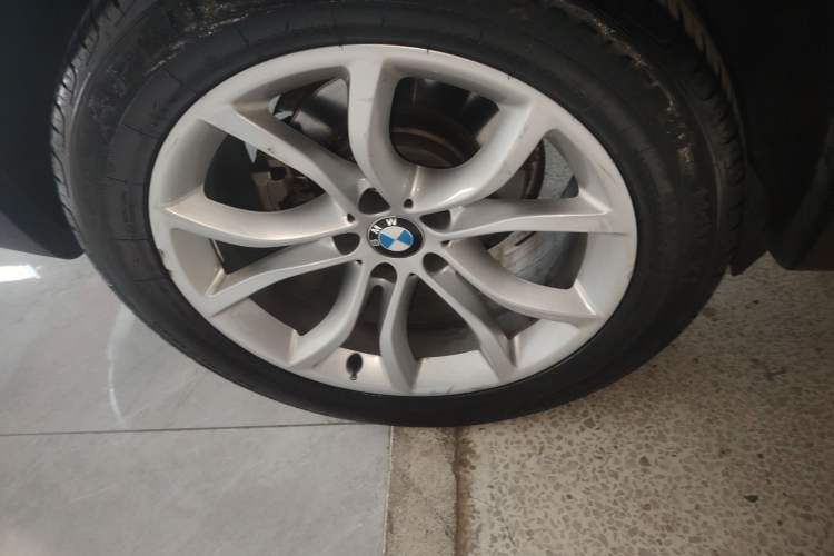 Used BMW X6 2015 xDrive35i Leading Model Exterior 3