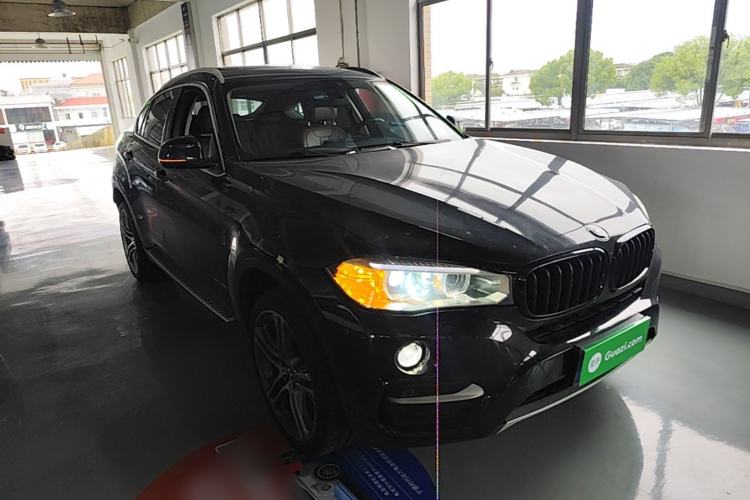 Used BMW X6 2015 xDrive35i Leading Model Front Right 45 Deg