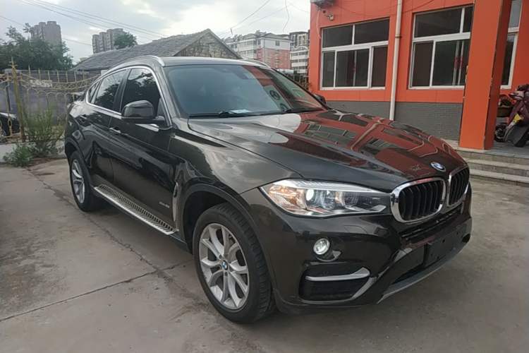 Used BMW X6 2015 xDrive28i Front Right 45 Deg