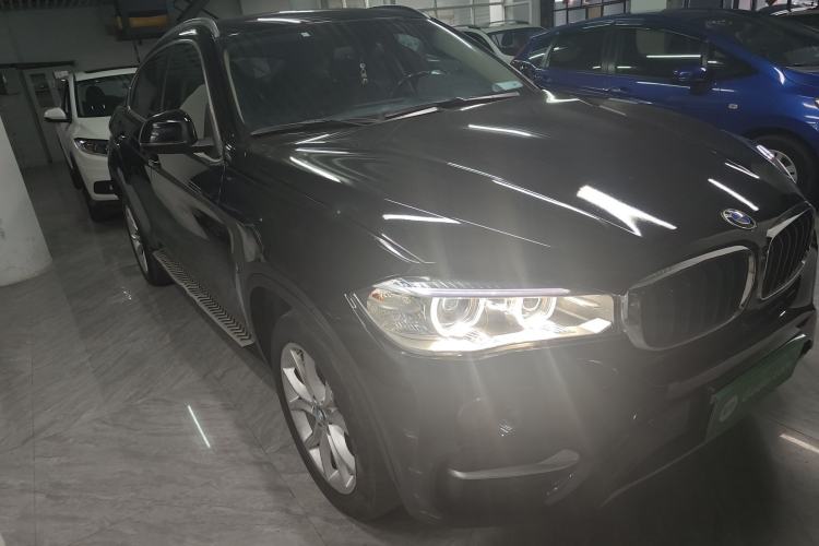 Used BMW X6 2015 xDrive35i Leading Model Front Right 45 Deg