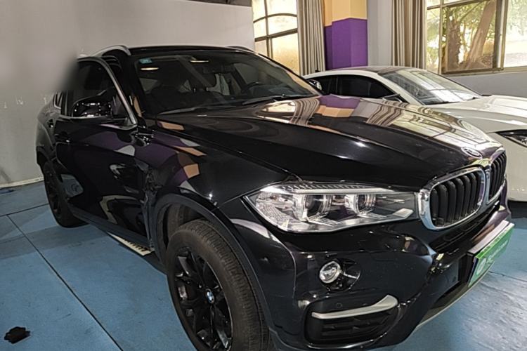 Used BMW X6 2015 xDrive35i Leading Model Front Right 45 Deg