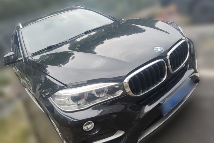 Used BMW X6 2015 xDrive35i Leading Model Front Right 45 Deg