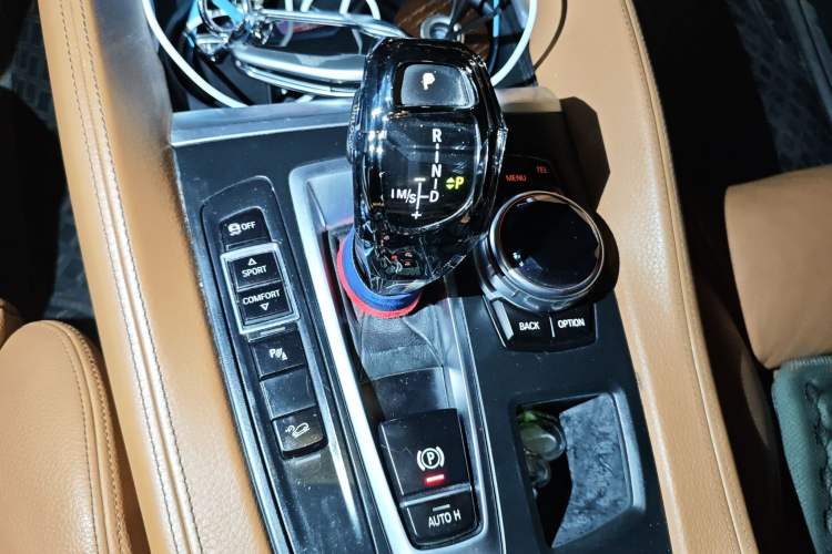 Used BMW X6 2015 xDrive35i Luxury Edition Gear Lever