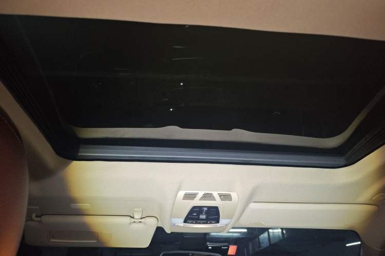 Used BMW X6 2015 xDrive28i Headliner