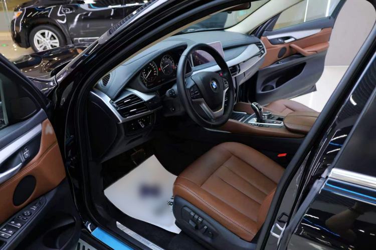 Used BMW X6 2015 xDrive35i Leading Model Interior 1
