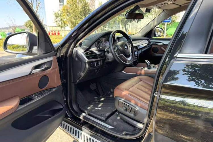 Used BMW X6 2015 xDrive35i Leading Model Interior 2
