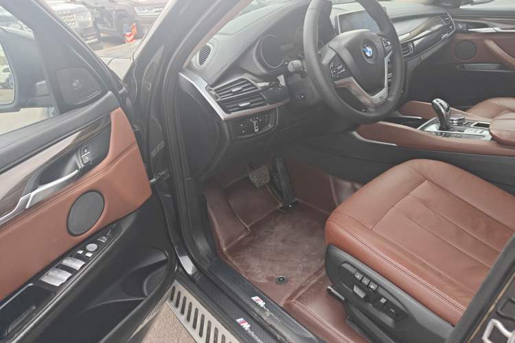 Used BMW X6 2015 xDrive35i Luxury Edition Interior 2