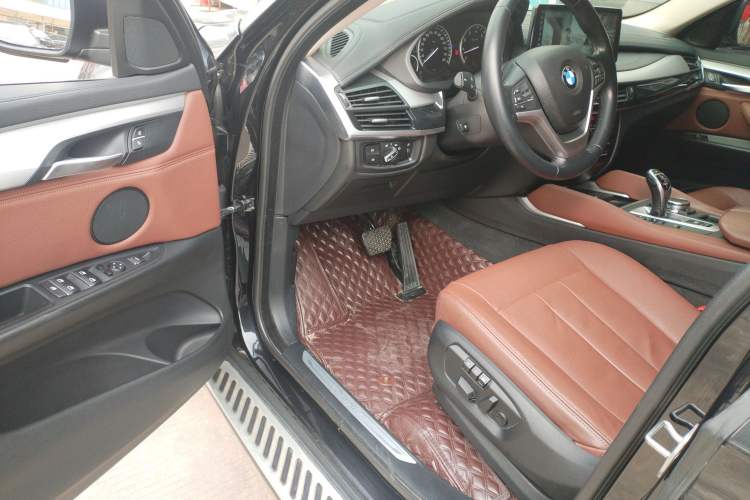 Used BMW X6 2015 xDrive35i Leading Model Interior 3