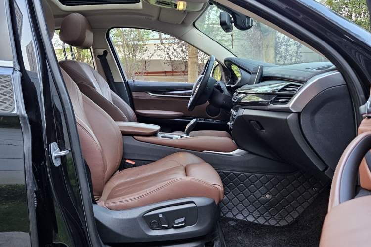 Used BMW X6 2015 xDrive28i Interior 3