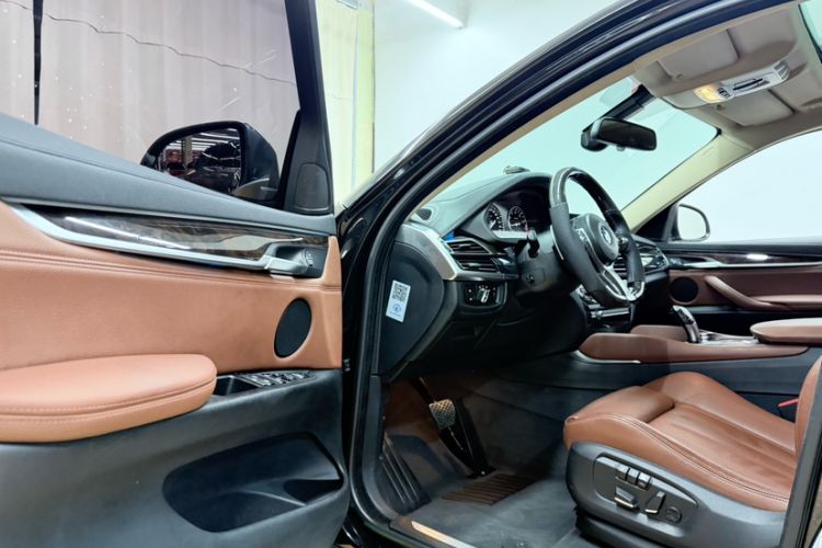 Used BMW X6 2015 xDrive28i Interior 3