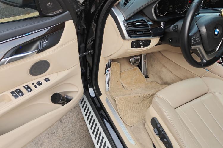 Used BMW X6 2015 xDrive35i Luxury Edition Interior 3