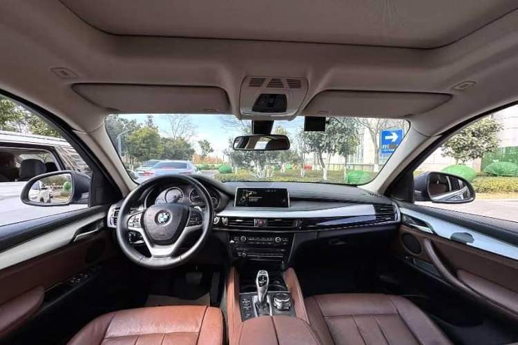 Used BMW X6 2015 xDrive35i Leading Model Interior 4