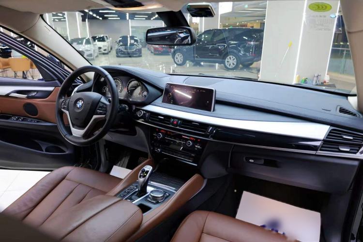 Used BMW X6 2015 xDrive35i Leading Model Interior 4