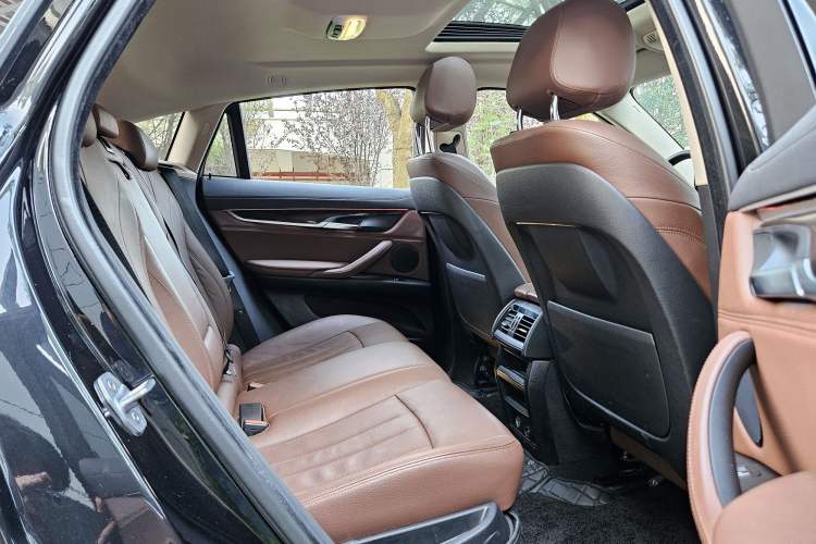 Used BMW X6 2015 xDrive28i Interior 4