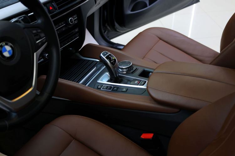 Used BMW X6 2015 xDrive35i Leading Model Interior 7