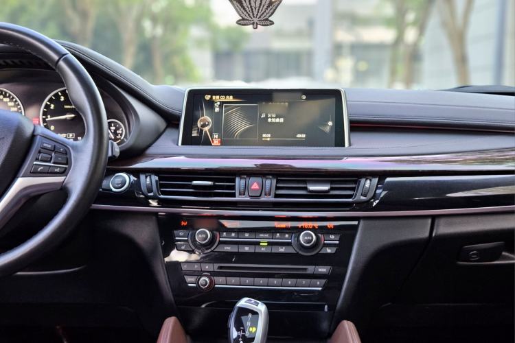 Used BMW X6 2015 xDrive28i Interior 9