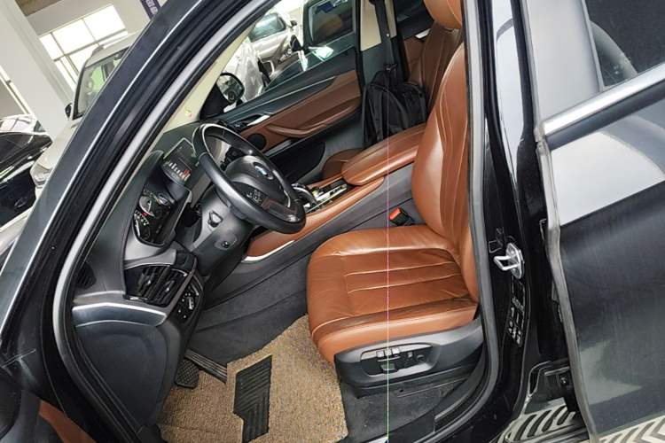 Used BMW X6 2015 xDrive35i Leading Model Left Front Seat