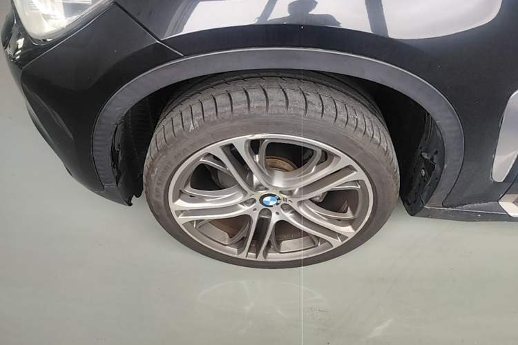 Used BMW X6 2015 xDrive35i Leading Model Left Front Wheel Hub
