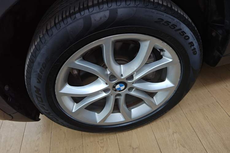 Used BMW X6 2015 xDrive28i Left Front Wheel Hub