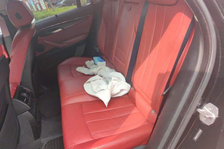 Used BMW X6  Left Rear Seat