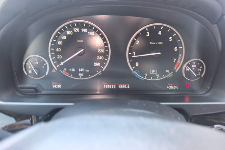 Used BMW X6 2015 xDrive28i Odometer Close Up