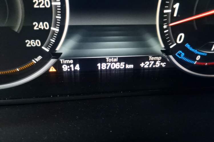 Used BMW X6 2015 xDrive35i Luxury Edition Odometer Close Up