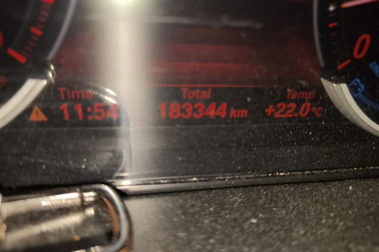 Used BMW X6 2015 xDrive35i Luxury Edition Odometer Close Up