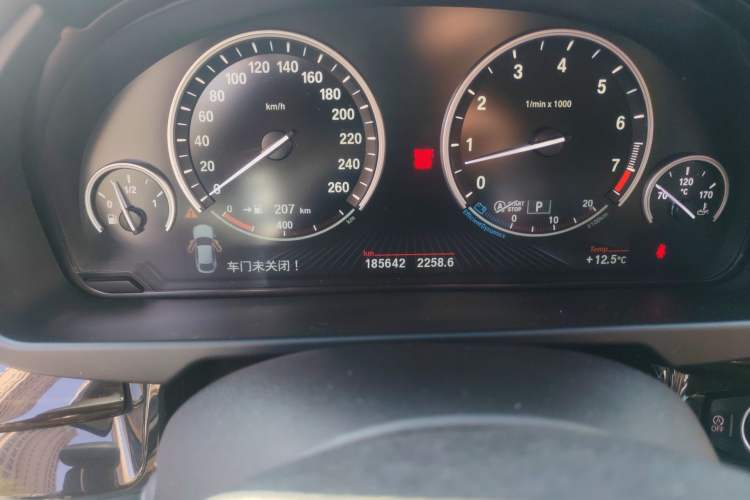 Used BMW X6 2015 xDrive35i Luxury Edition Odometer Close Up