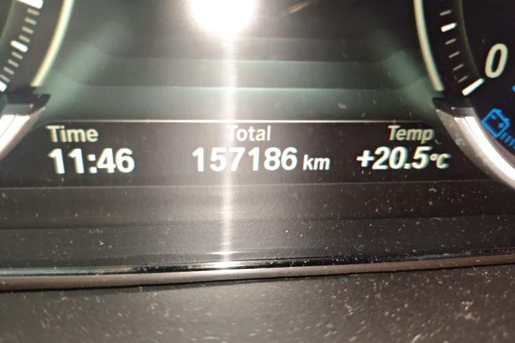 Used BMW X6 2015 xDrive35i Luxury Edition Odometer Close Up