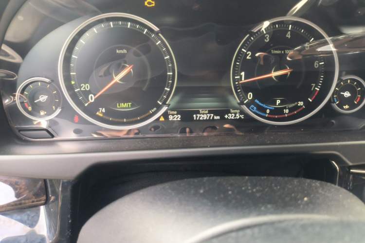 Used BMW X6 2015 xDrive28i Odometer Close Up