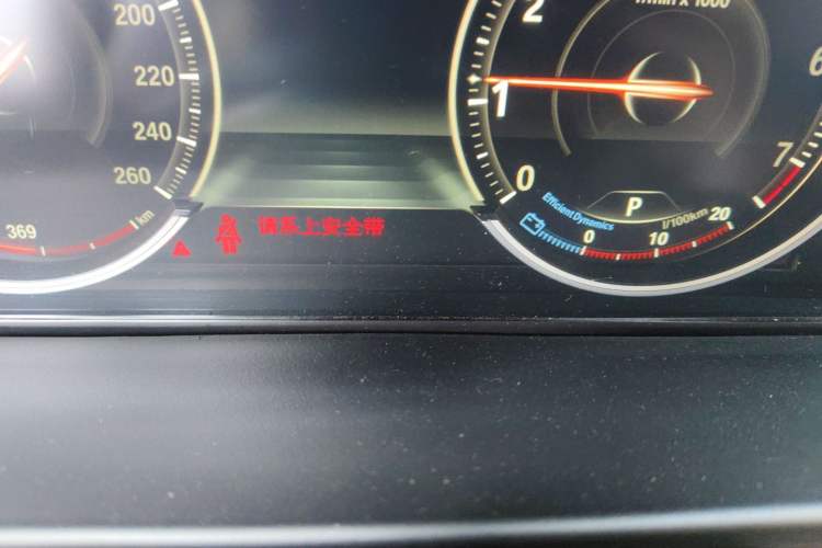 Used BMW X6 2015 xDrive28i Odometer Close Up