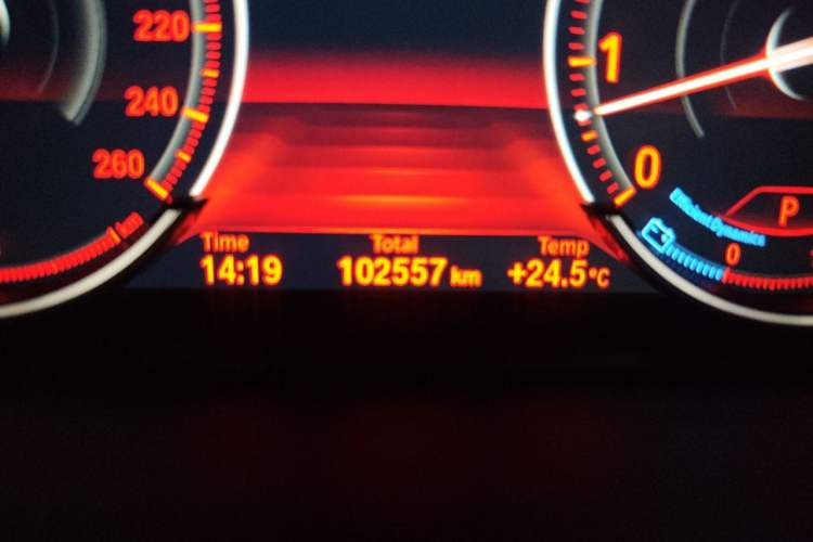Used BMW X6 2015 xDrive35i Leading Model Odometer Close Up