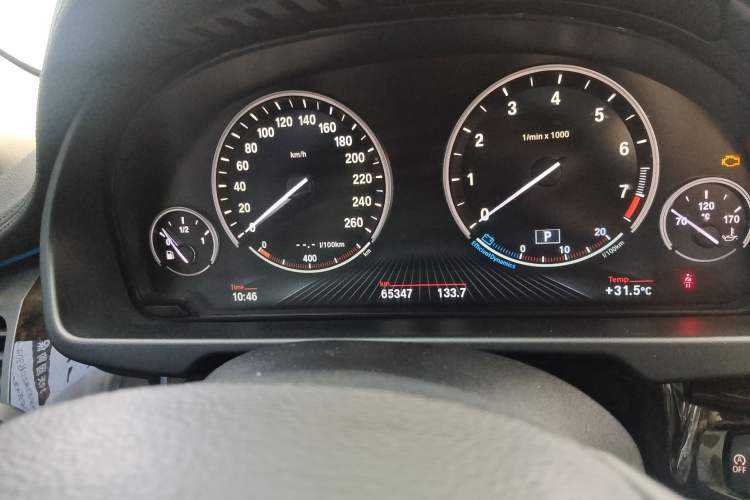 Used BMW X6 2015 xDrive28i Odometer Close Up
