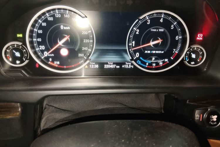 Used BMW X6 2015 xDrive35i Luxury Edition Odometer Close Up