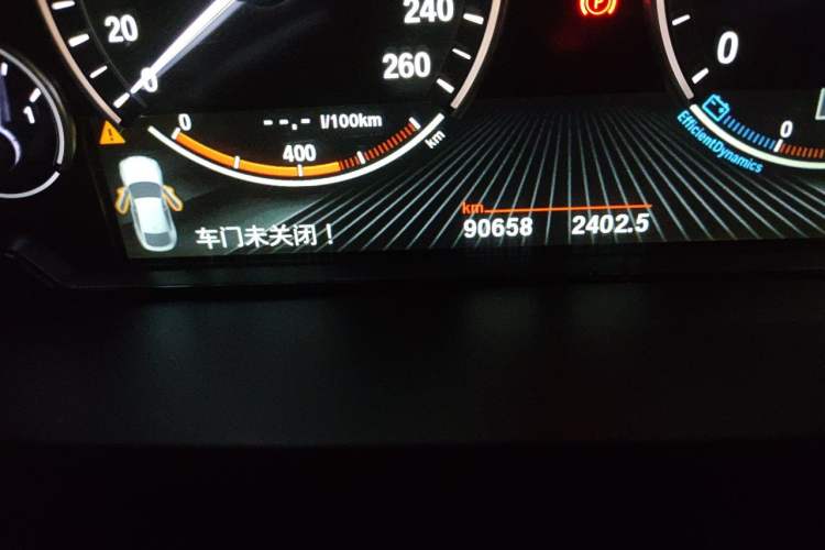 Used BMW X6 2015 xDrive35i Leading Model Odometer Close Up