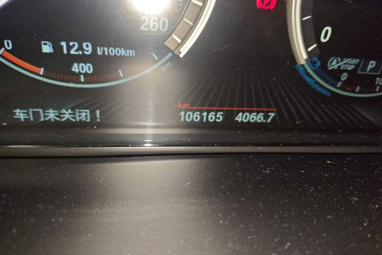 Used BMW X6 2015 xDrive28i Odometer Close Up