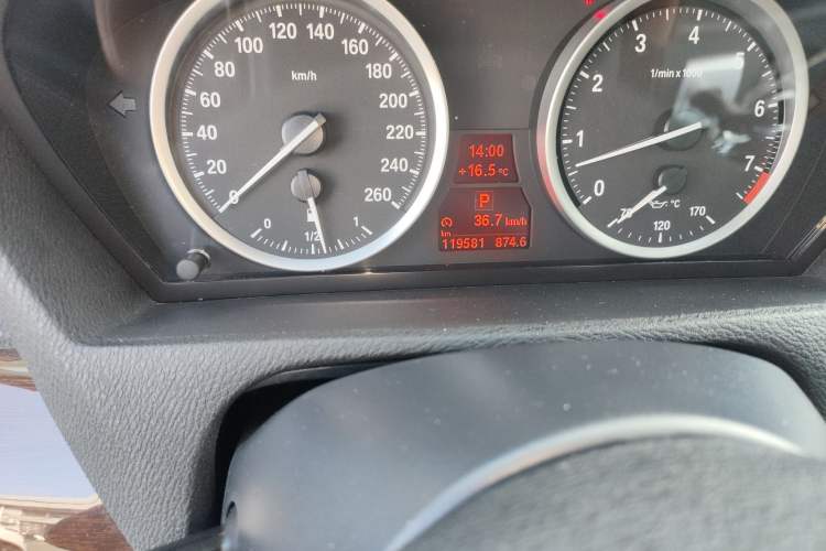 Used BMW X6 2015 xDrive35i Leading Model Odometer Close Up