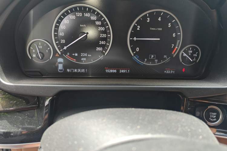 Used BMW X6 2015 xDrive28i Odometer Close Up