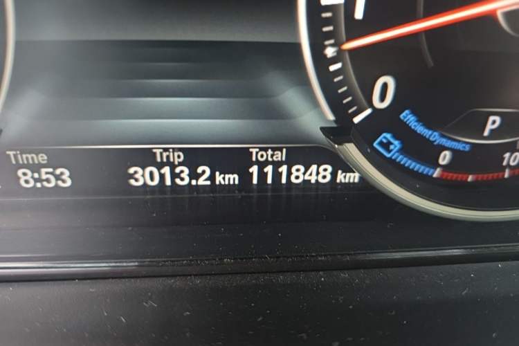 Used BMW X6 2015 xDrive35i Luxury Edition Odometer Close Up