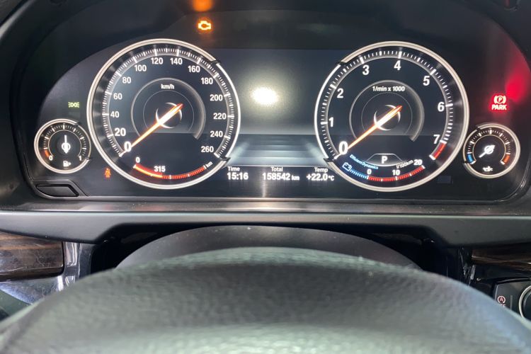Used BMW X6 2015 xDrive35i Luxury Edition Odometer Close Up