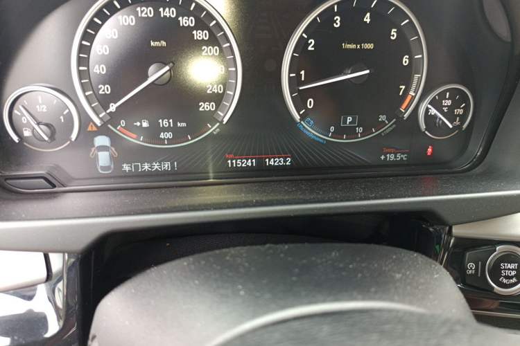 Used BMW X6 2015 xDrive35i Leading Model Odometer Close Up