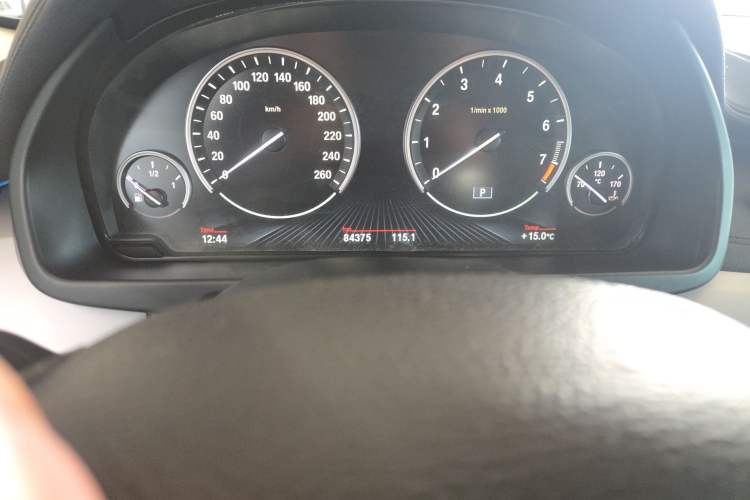 Used BMW X6 2015 xDrive35i Leading Model Odometer Close Up